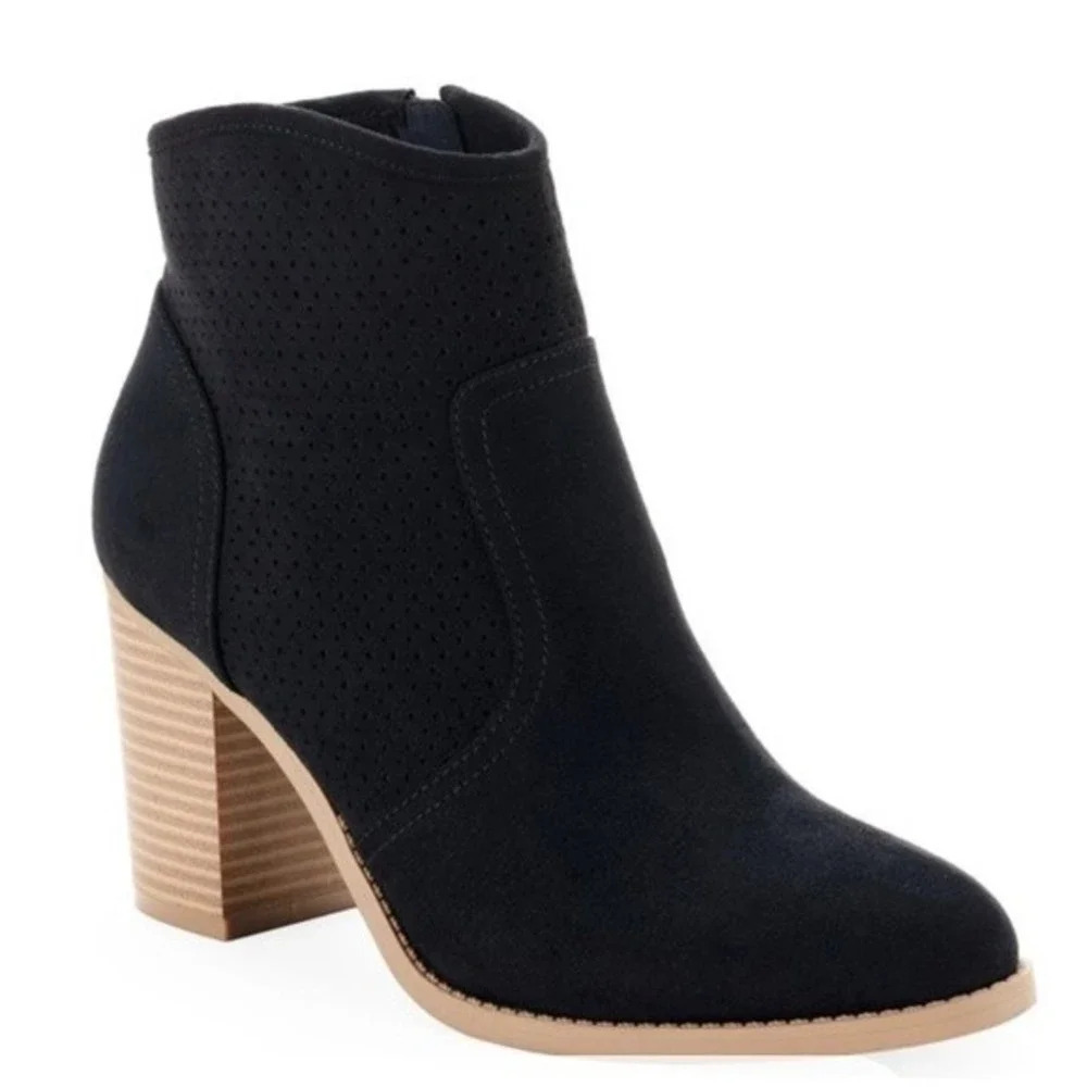 Sun + Stone Black Ankle Boots Classic Everyday Booties Size 9